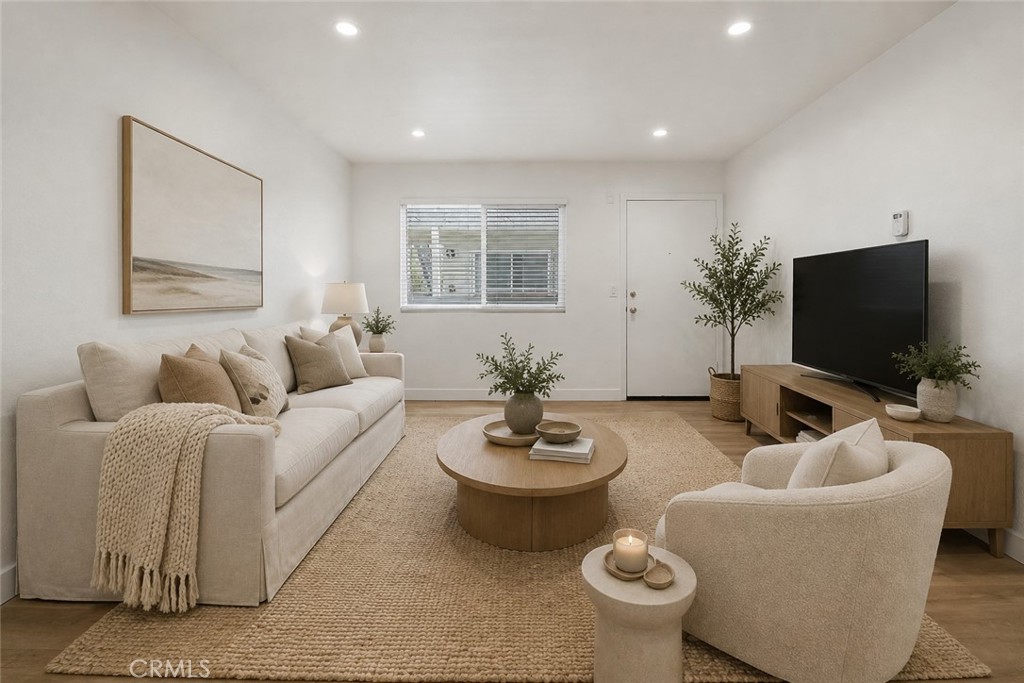 1140 Molino 1 — photo