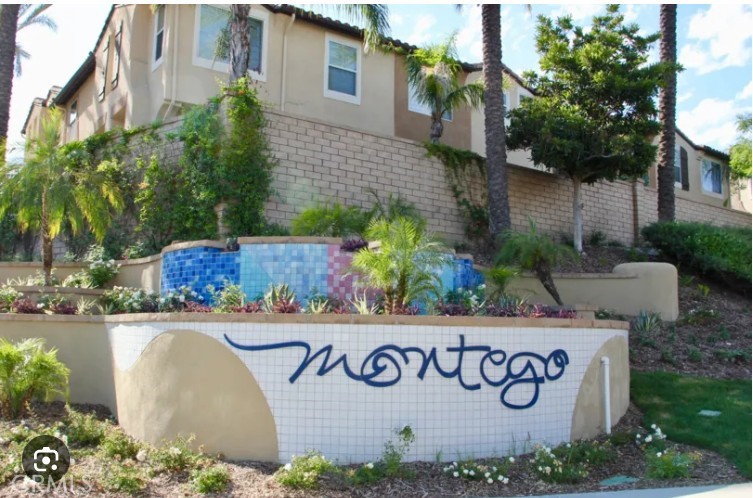 30484 Pelican Bay a — photo