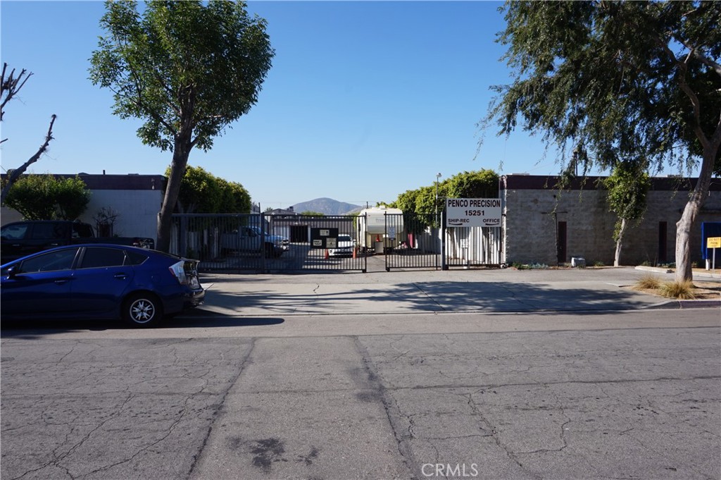 15251 Boyle Avenue — photo