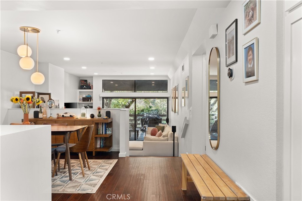 1050 Seco 102 — photo