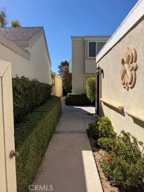 6 Willow Tree Lane — photo