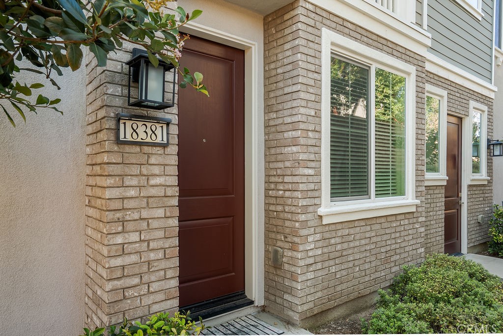 18381 Iris Lane — photo