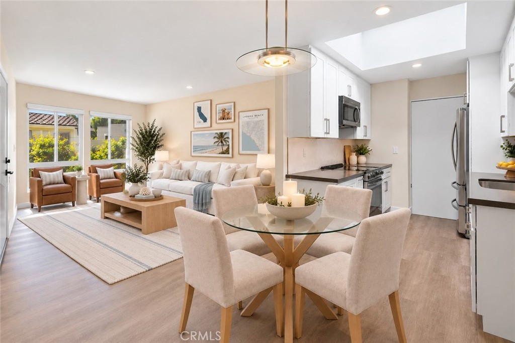 2200 Via Mariposa E — photo