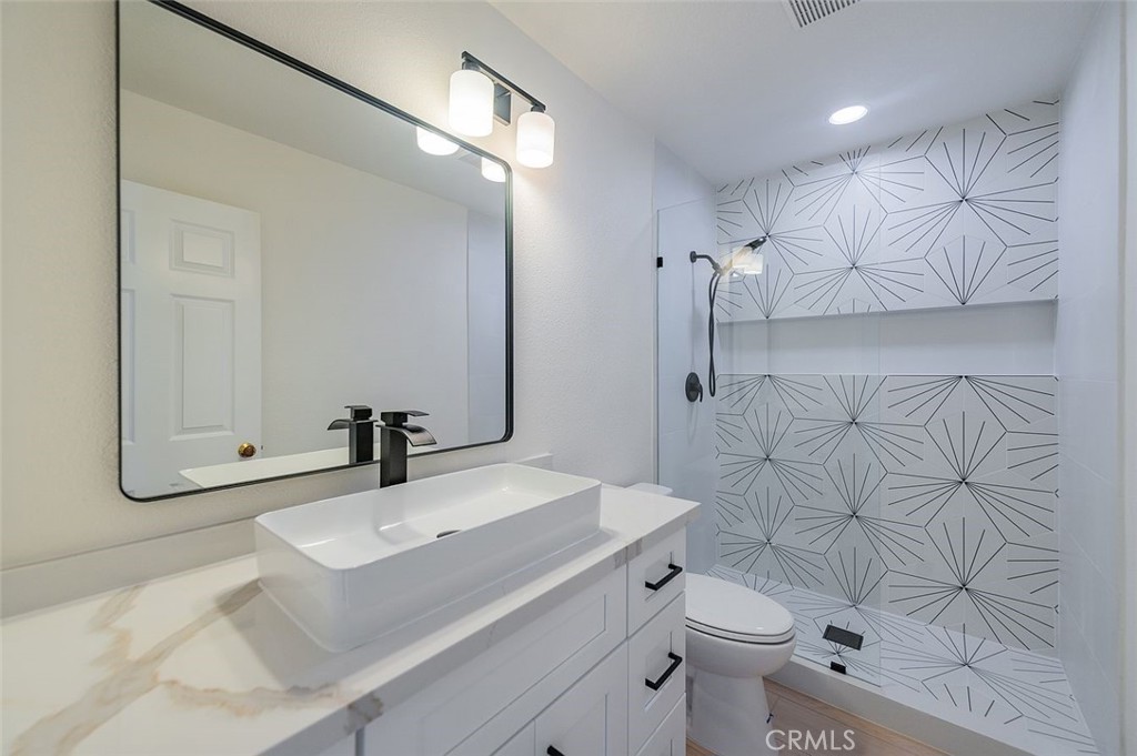 15 Harborcrest — photo