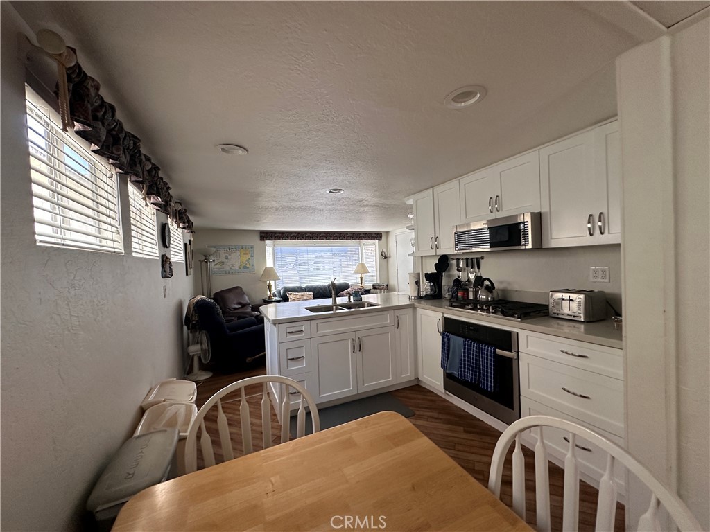 352 Eucalyptus, Avalon, CA 90704 — photo 3