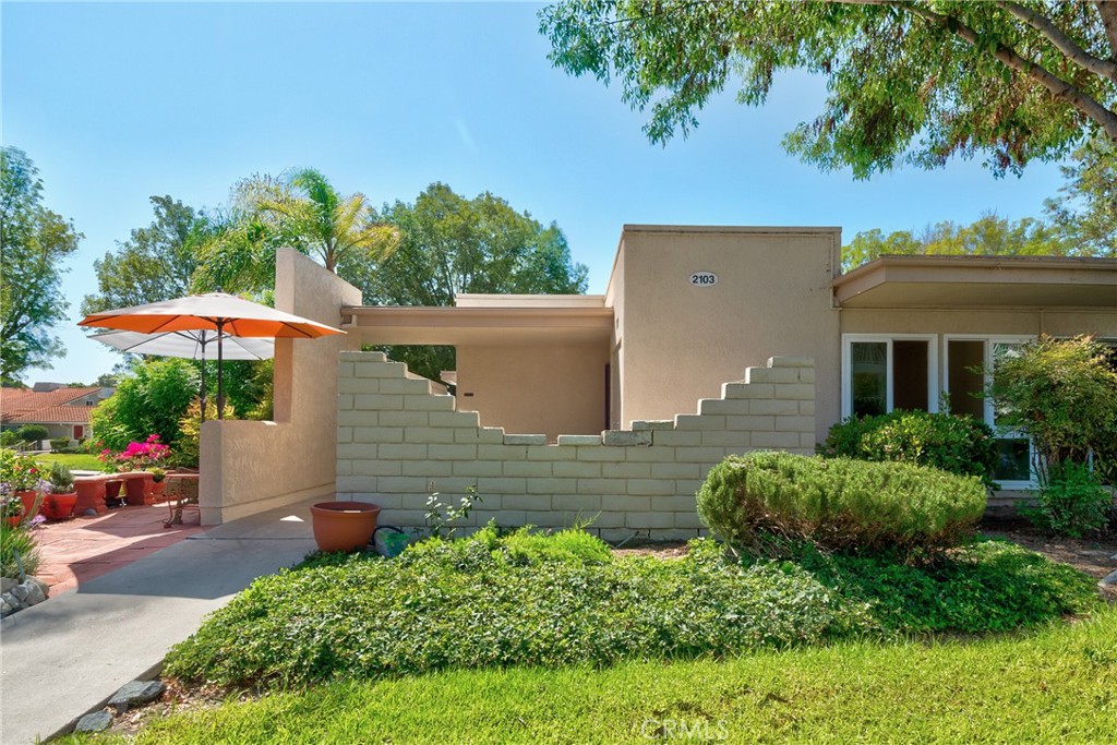 2103 Ronda Granada U — photo