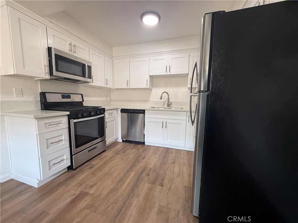 11413 Menlo D — photo