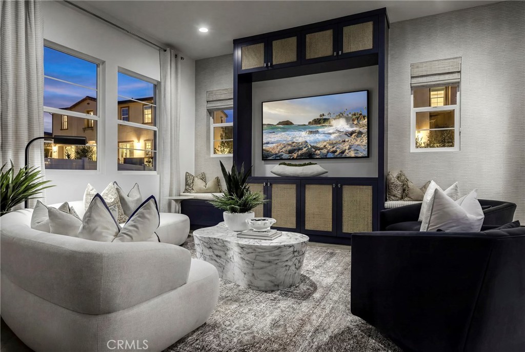 2418 LIV Way — photo