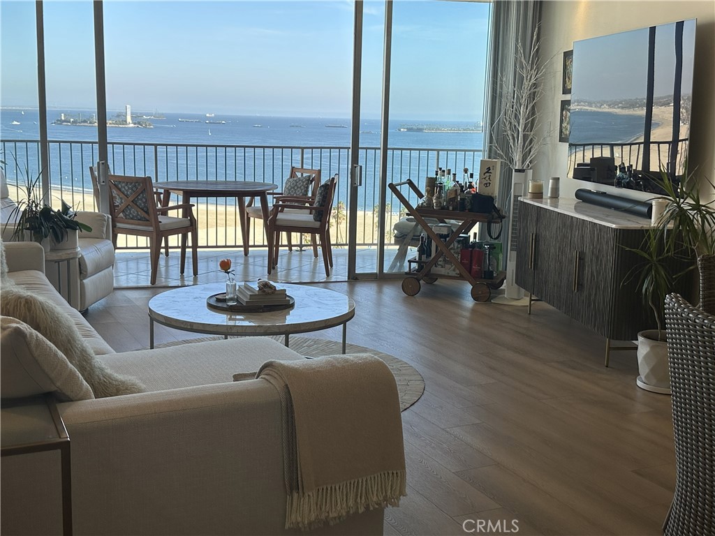 700 E Ocean 2005 — photo