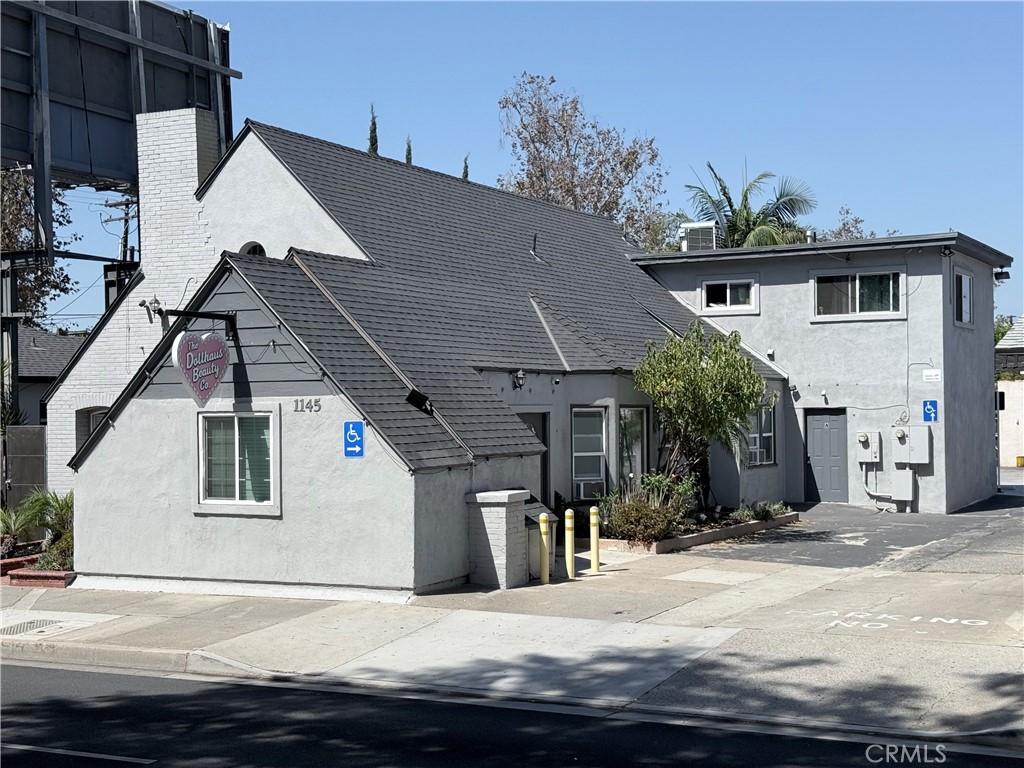 1145 W 17th Street — photo