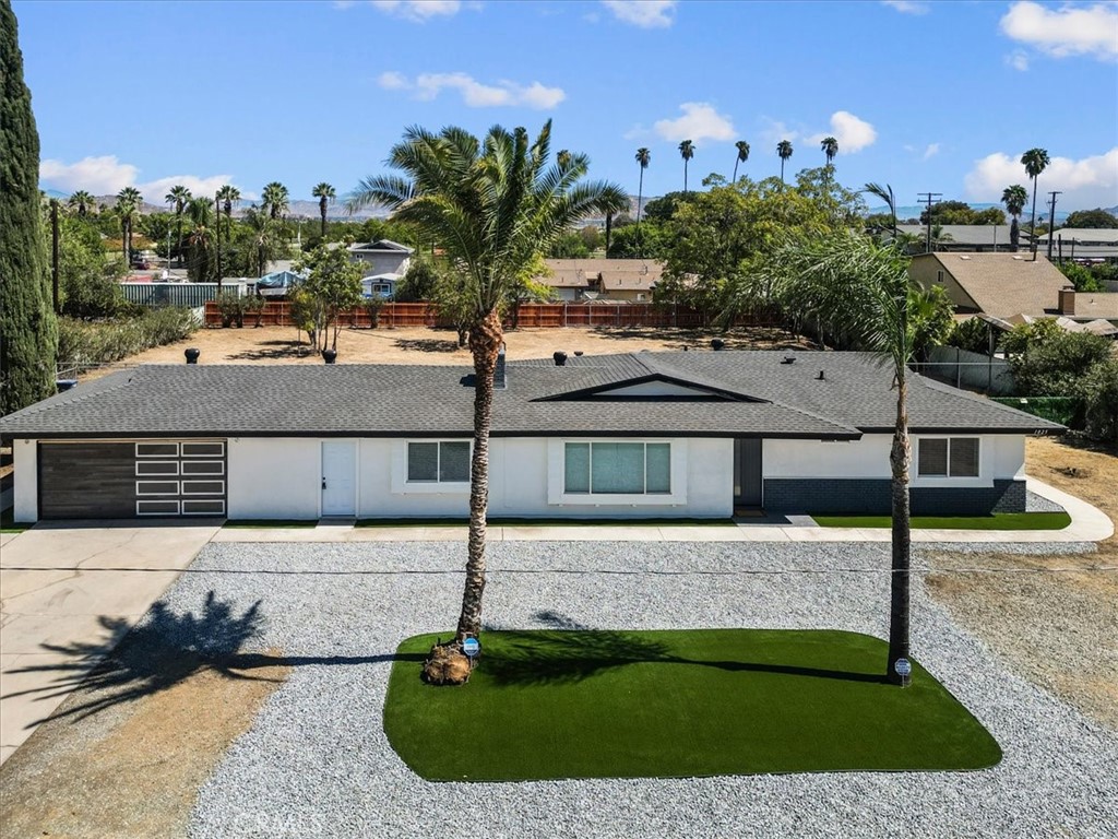 1025 Richards — photo