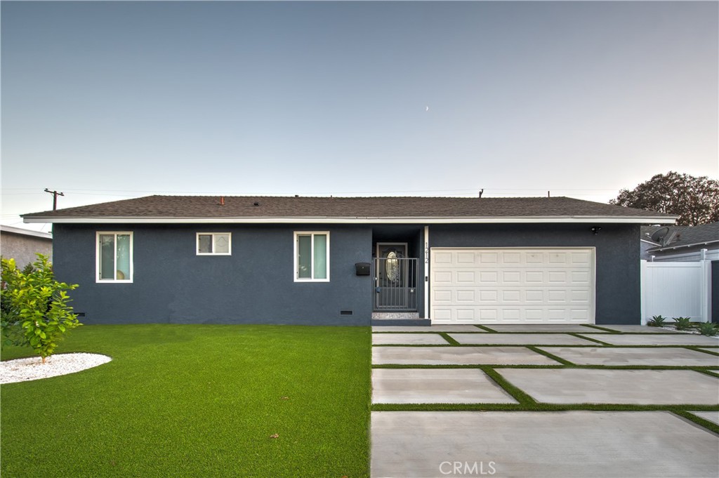 1212 W Woodcrest Avenue — photo