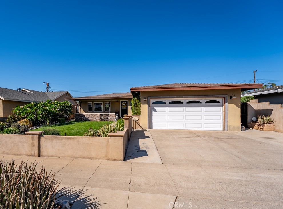 1323 E Mayfair — photo
