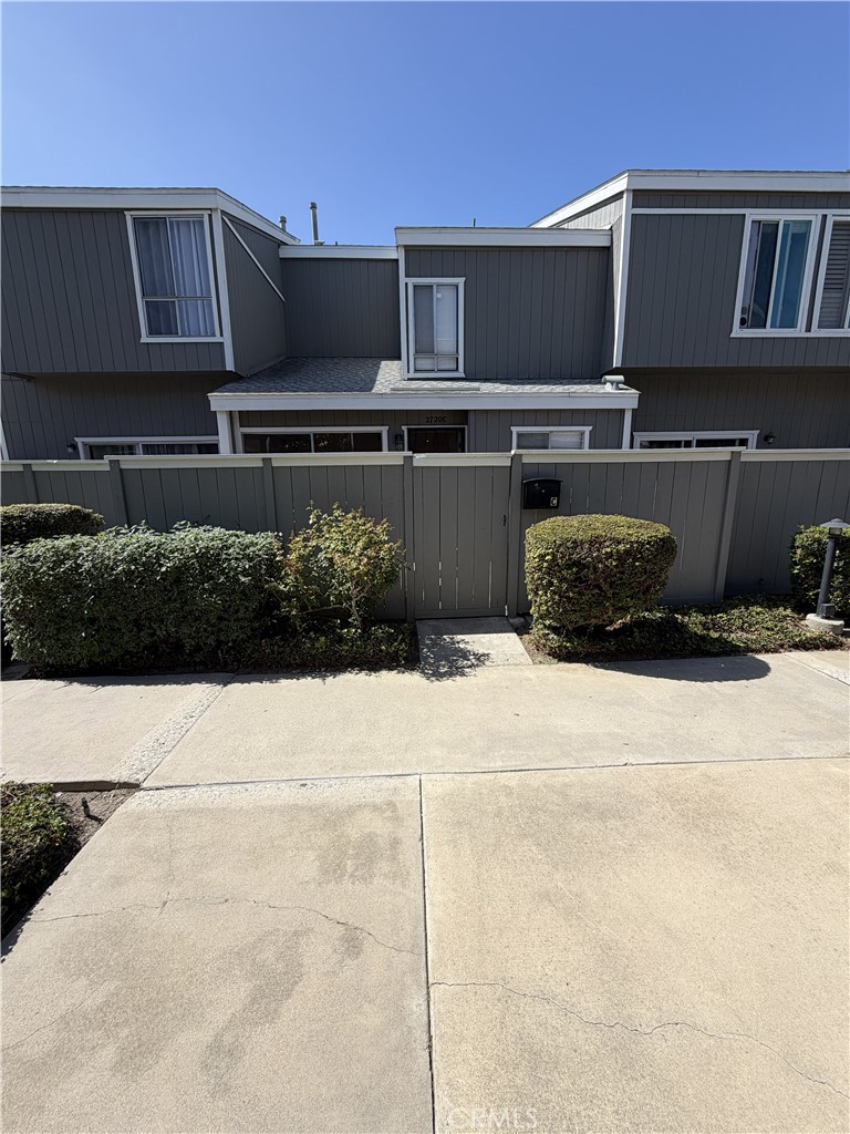 2720 W Segerstrom C — photo