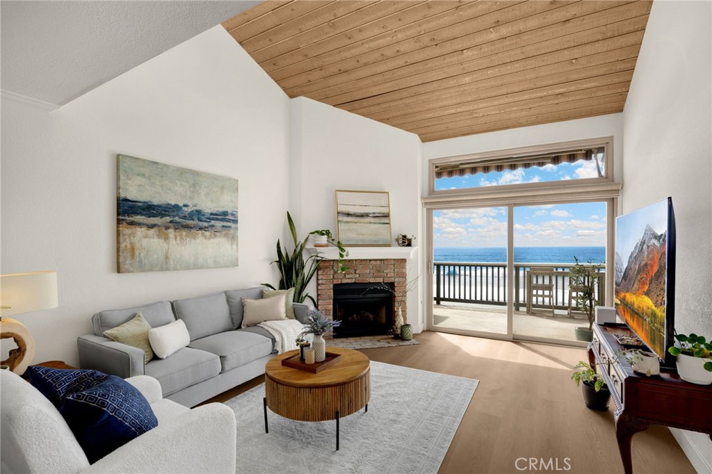 1445 S Pacific Unit R — photo