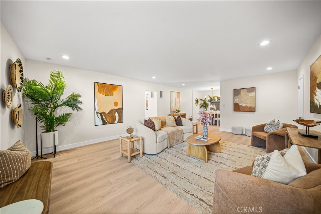 127 N Eucalyptus Avenue Unit 4 — photo