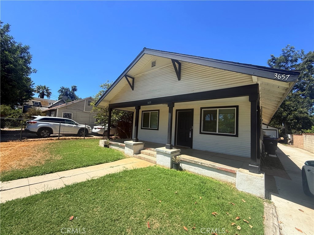 3655 Comer Ave — photo