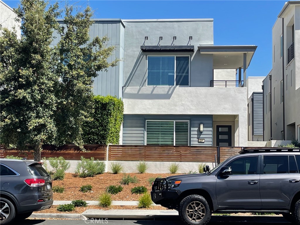 213 Paramount — photo