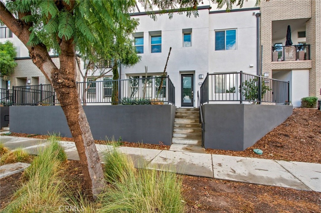107 Cadence — photo