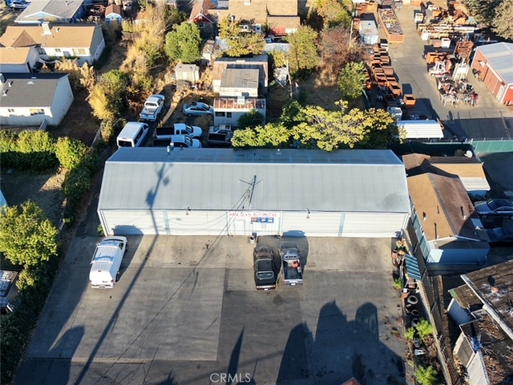 4990 Lincoln — photo