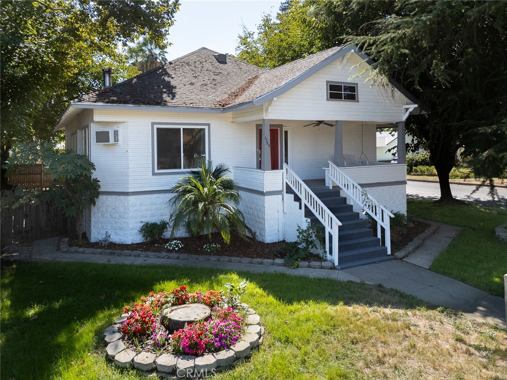 1585 Sycamore Street — photo