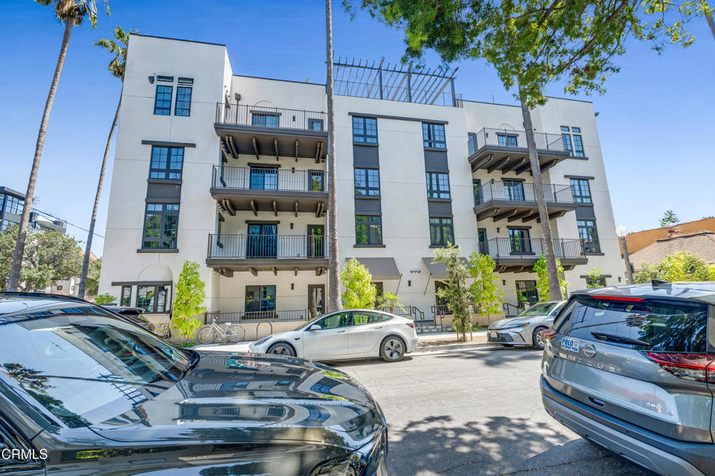 139 S Oak Knoll Avenue 303 — photo