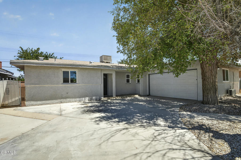 137 E Avenue J 8 — photo