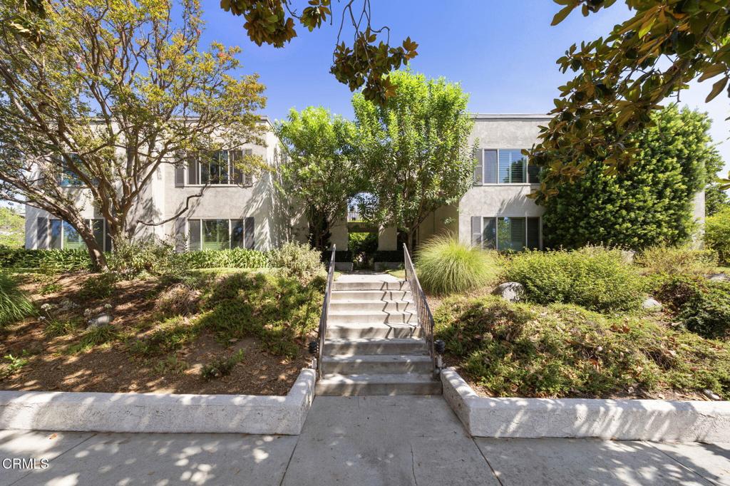 555 W Sierra Madre Boulevard I — photo