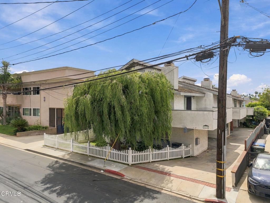 2718 Vanderbilt Lane Unit B — photo