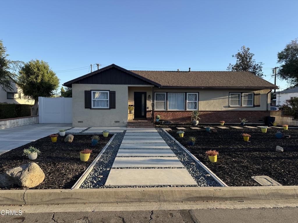 1075 Chevron Court — photo
