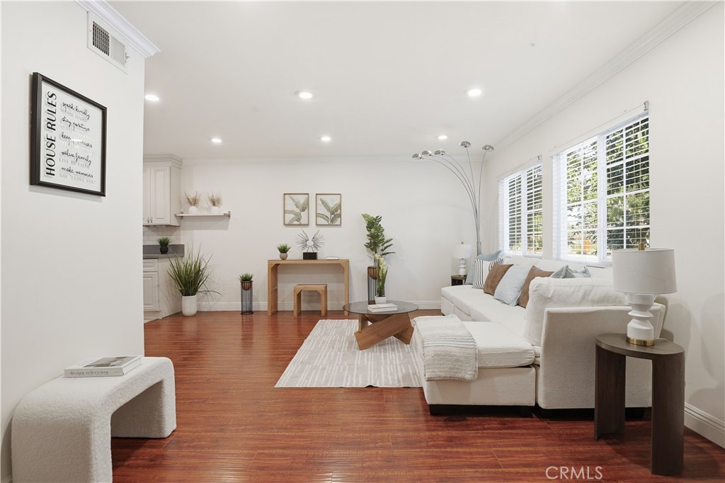 4189 Vineland Avenue 111 — photo