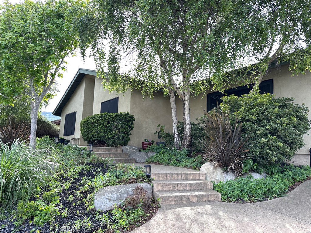 641 University Drive — photo
