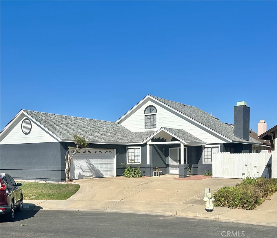 1404 Lark Court — photo