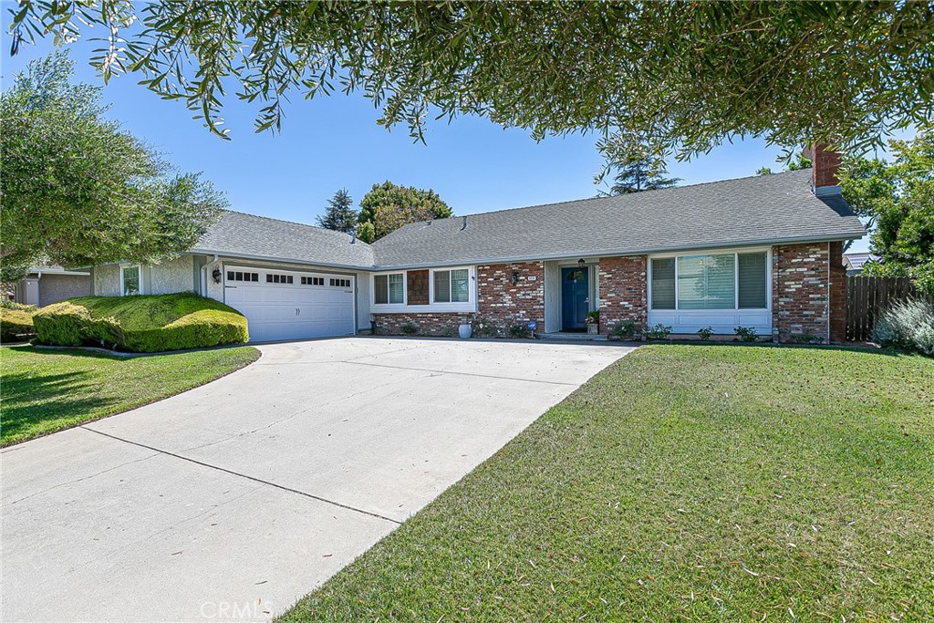 1414 Oak Knoll — photo
