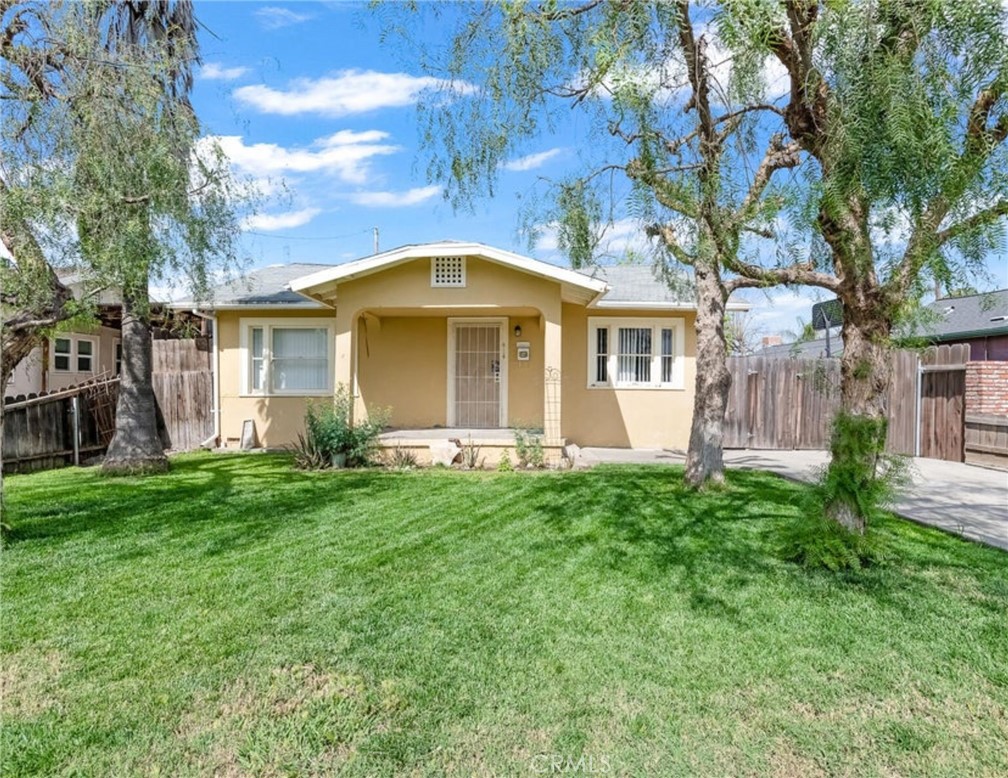 414 W Cameron — photo