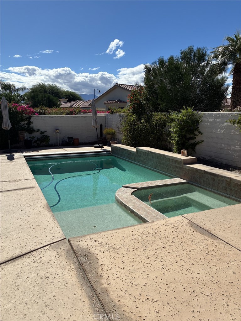 40143 Calle Las Positas — photo