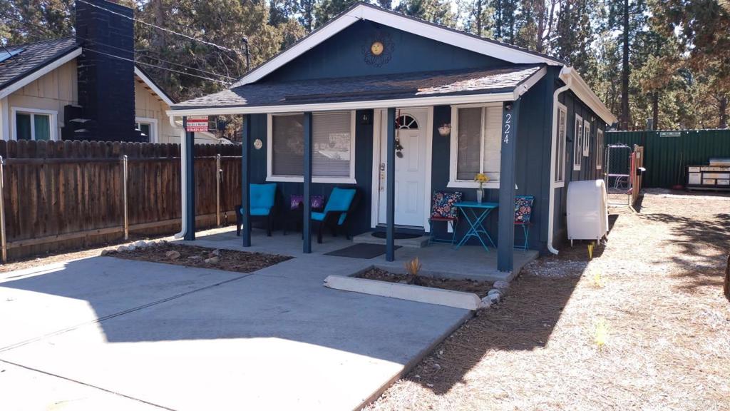220 Mountain View Bl — photo