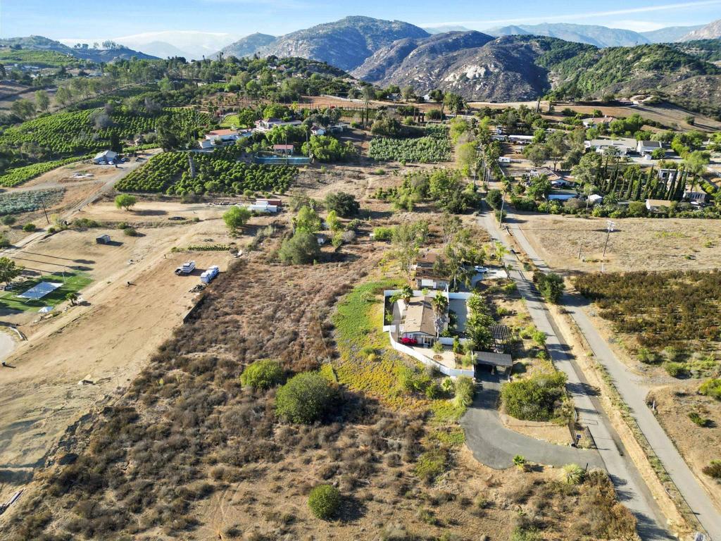 9383 85 W Lilac Road — photo