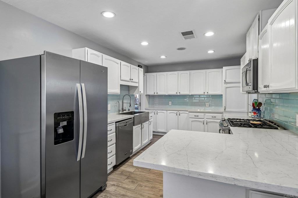 9535 Lakeview Drive — photo