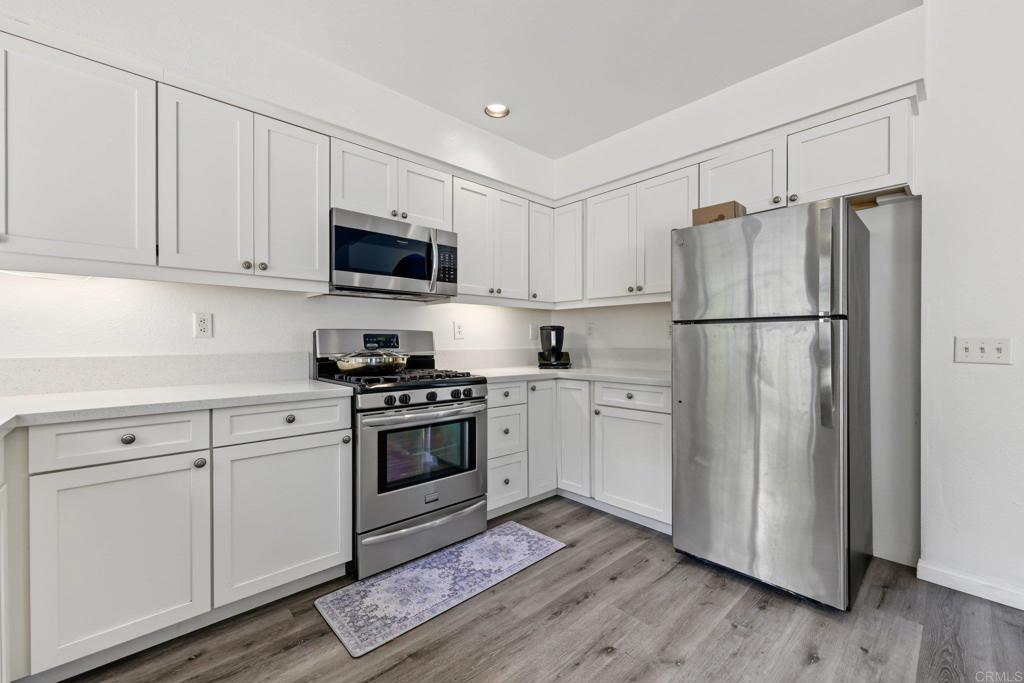 971 Somerset Ct Unit F — photo
