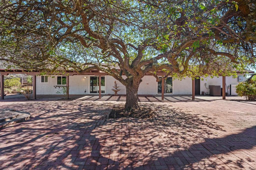 3042 Holly Rd — photo