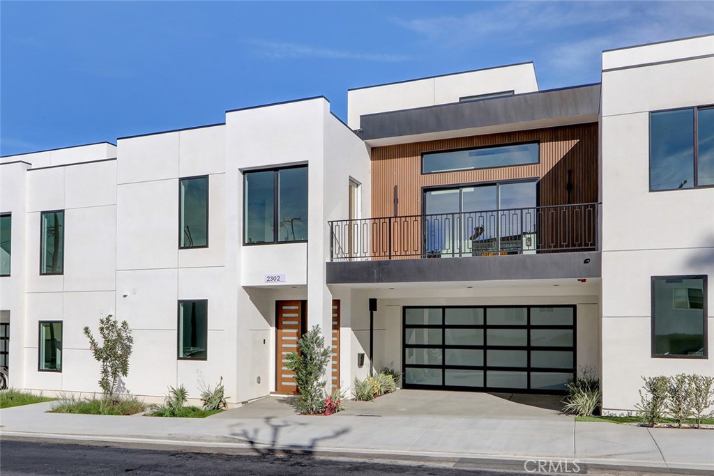 2302 Perkins Lane — photo