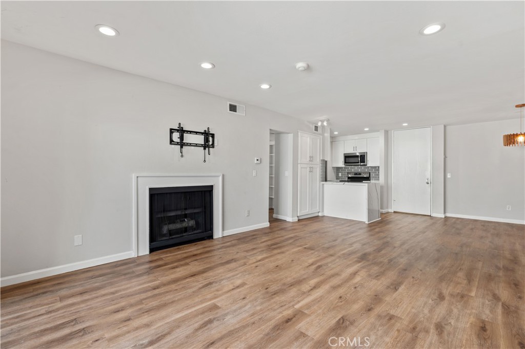 5301 Raintree 301 — photo