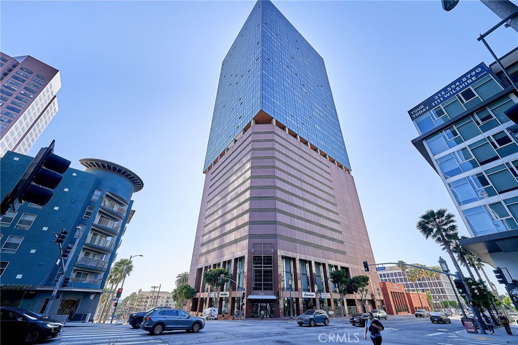 1100 2204 Wilshire — photo