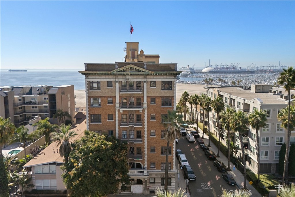 1030 E Ocean 308 — photo
