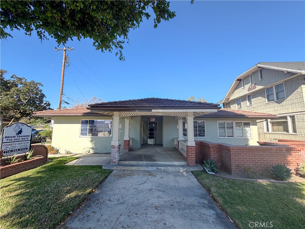 601 E Chapman Avenue — photo