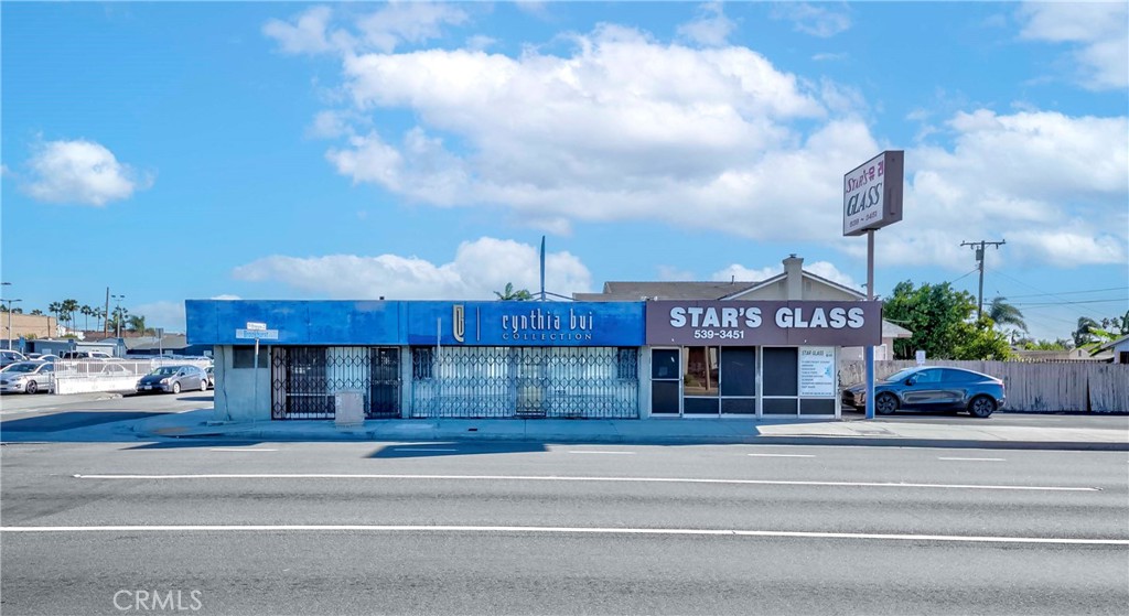 13082 Brookhurst — photo