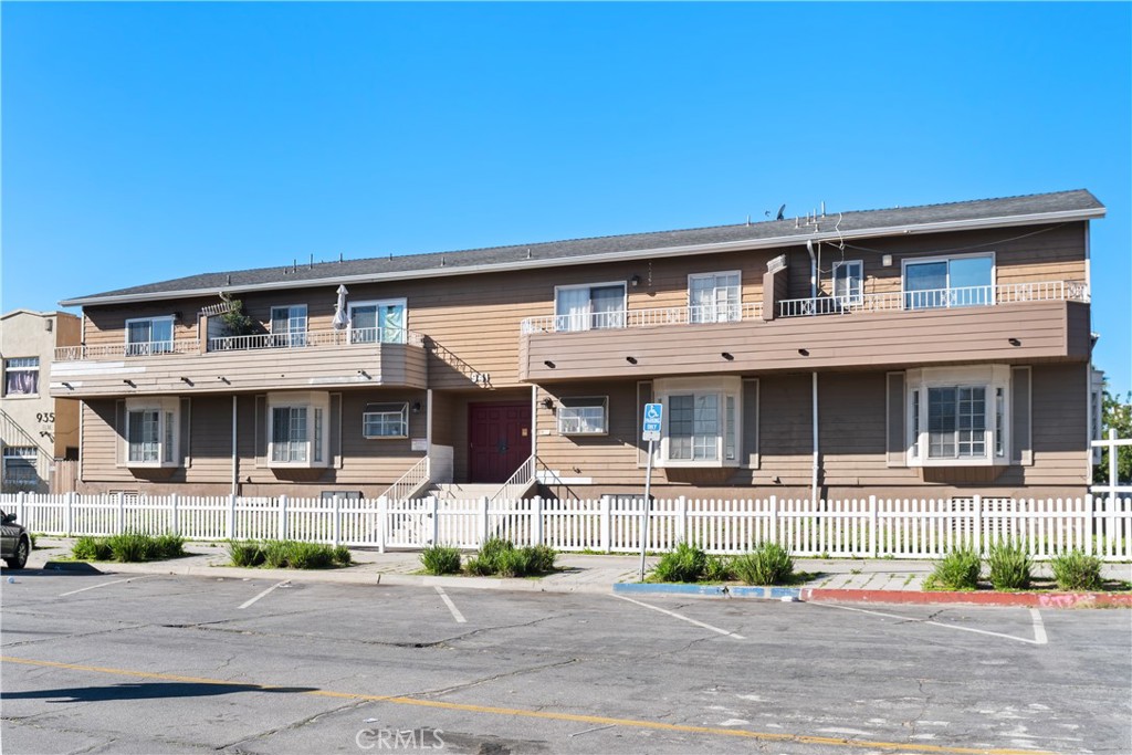 941 Elm 16 — photo