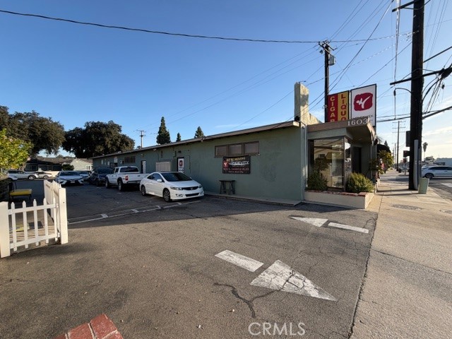 1601 W Commonwealth Avenue — photo