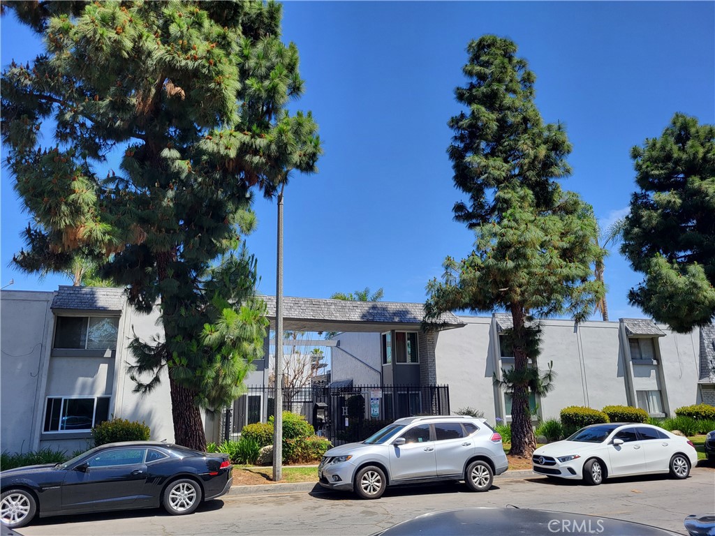 5500 Ackerfield 304 — photo